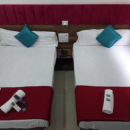Hotel New Balaji Residency Мумбай Екстериор снимка