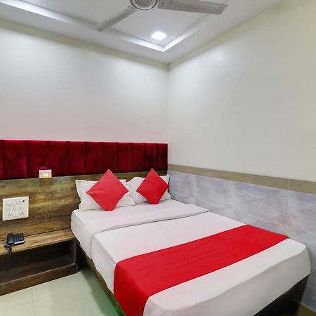 Hotel New Balaji Residency Мумбай Екстериор снимка
