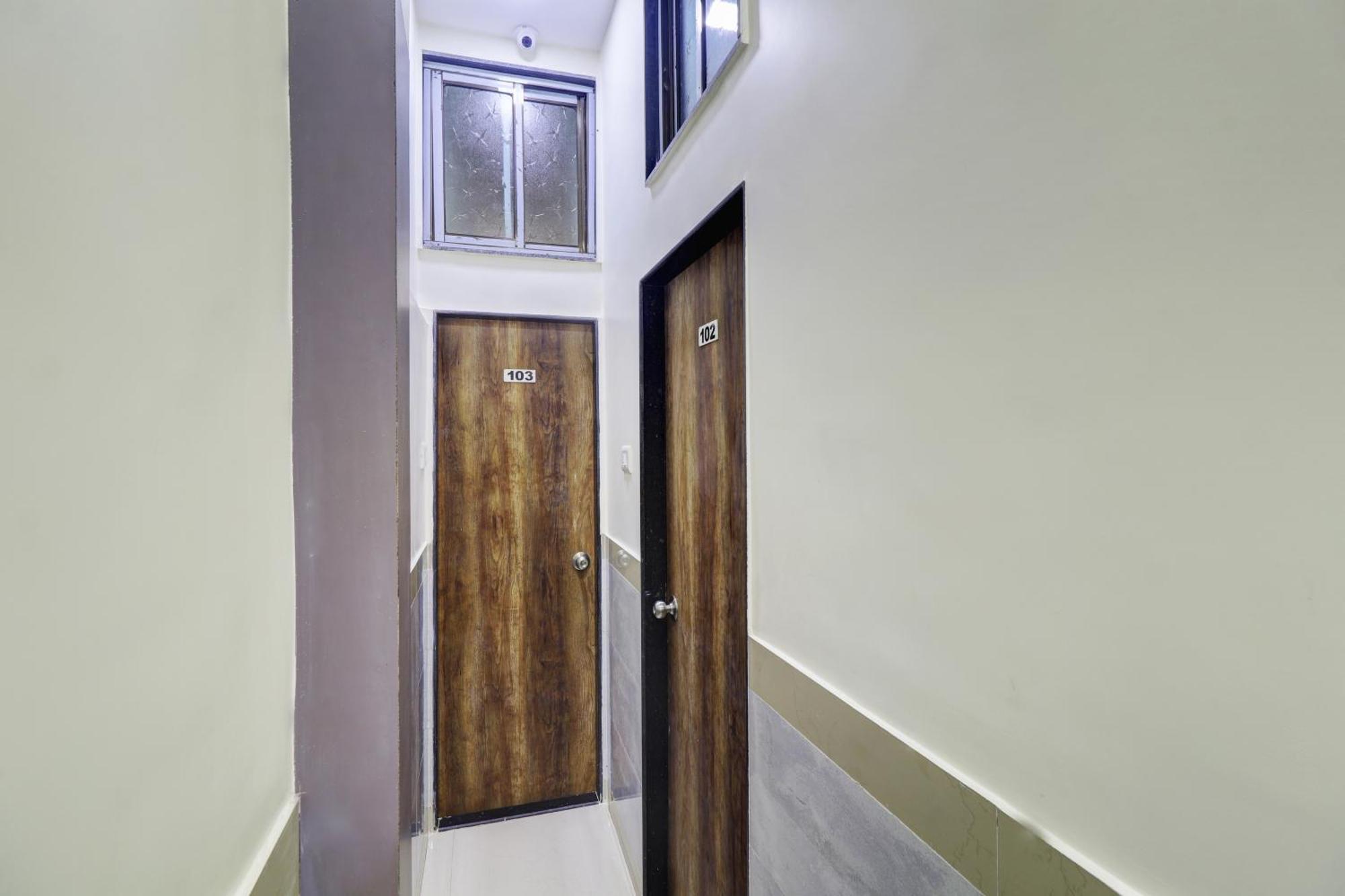 Hotel New Balaji Residency Мумбай Екстериор снимка