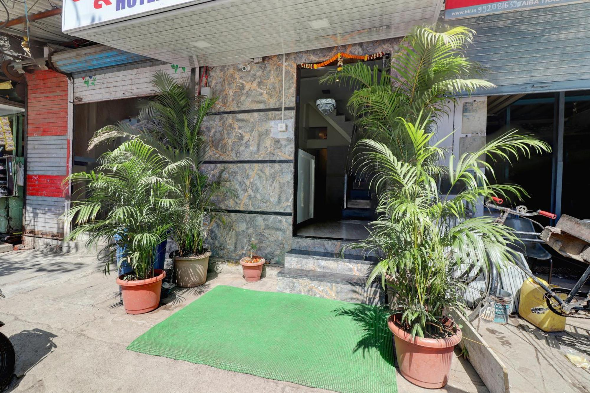 Hotel New Balaji Residency Мумбай Екстериор снимка
