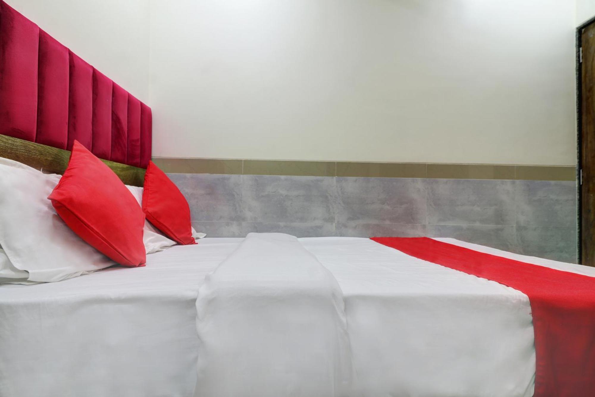 Hotel New Balaji Residency Мумбай Екстериор снимка