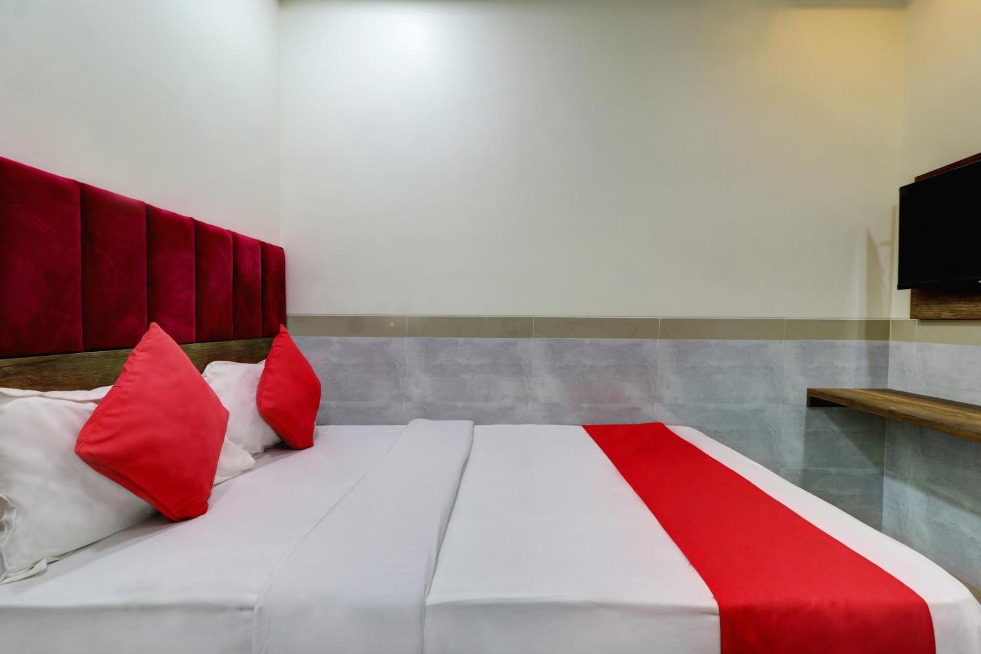 Hotel New Balaji Residency Мумбай Екстериор снимка