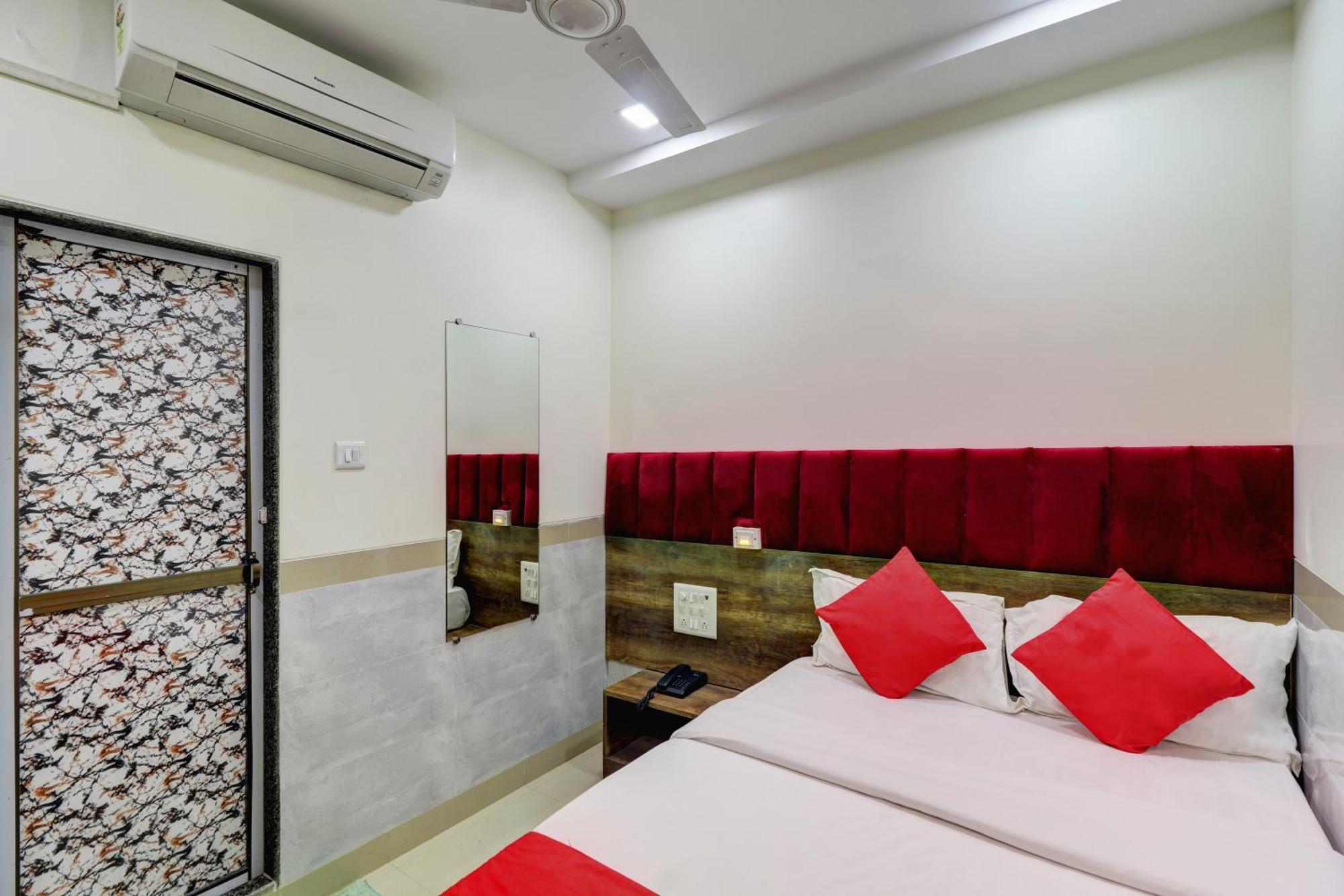 Hotel New Balaji Residency Мумбай Екстериор снимка