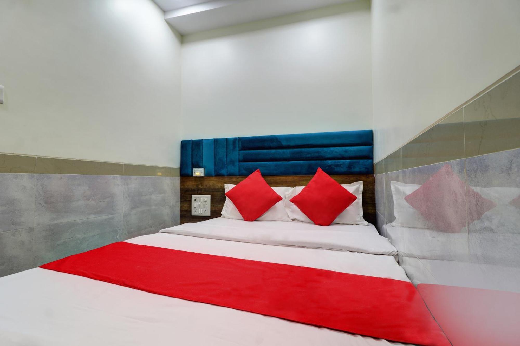 Hotel New Balaji Residency Мумбай Екстериор снимка