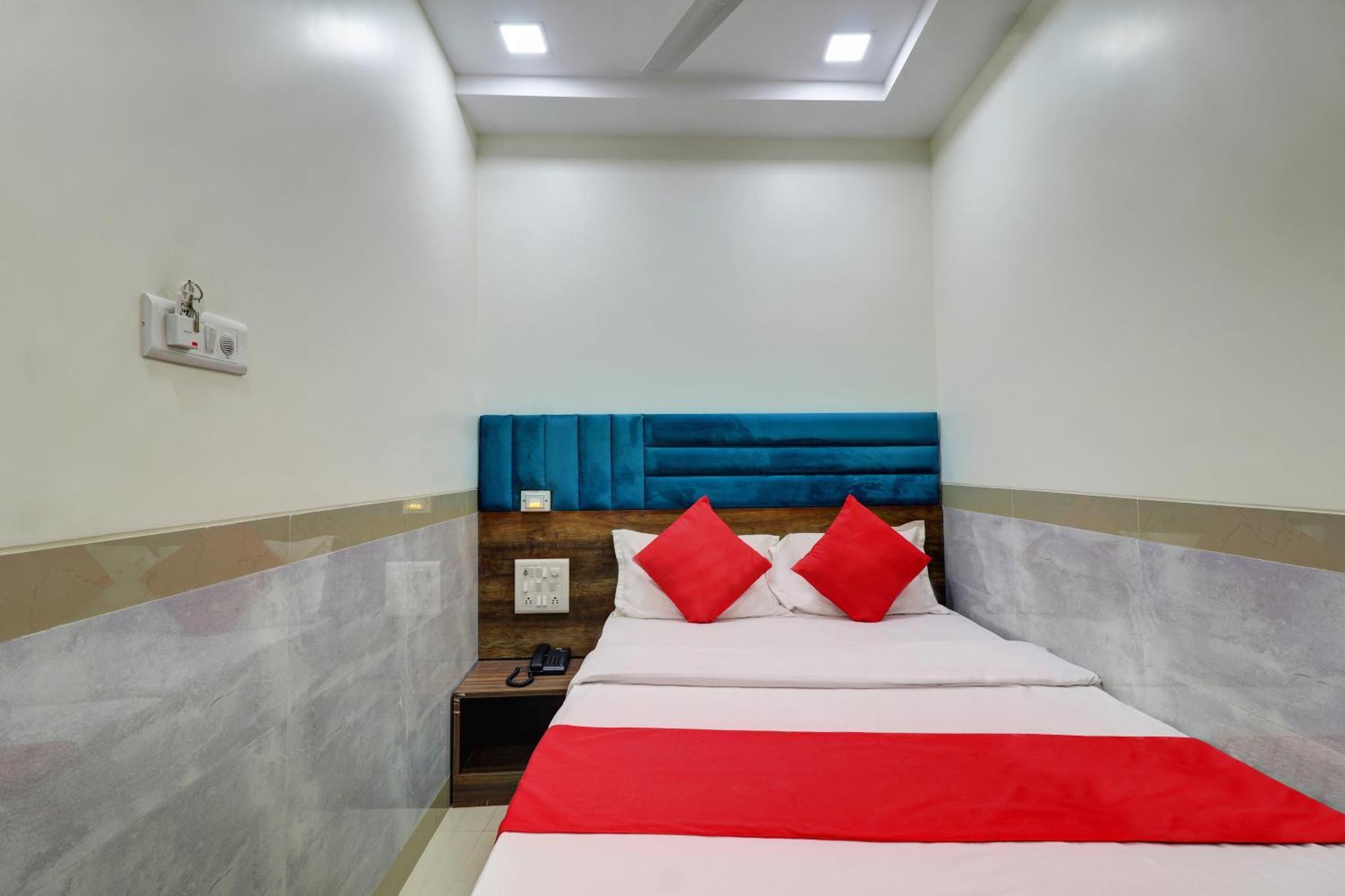 Hotel New Balaji Residency Мумбай Екстериор снимка