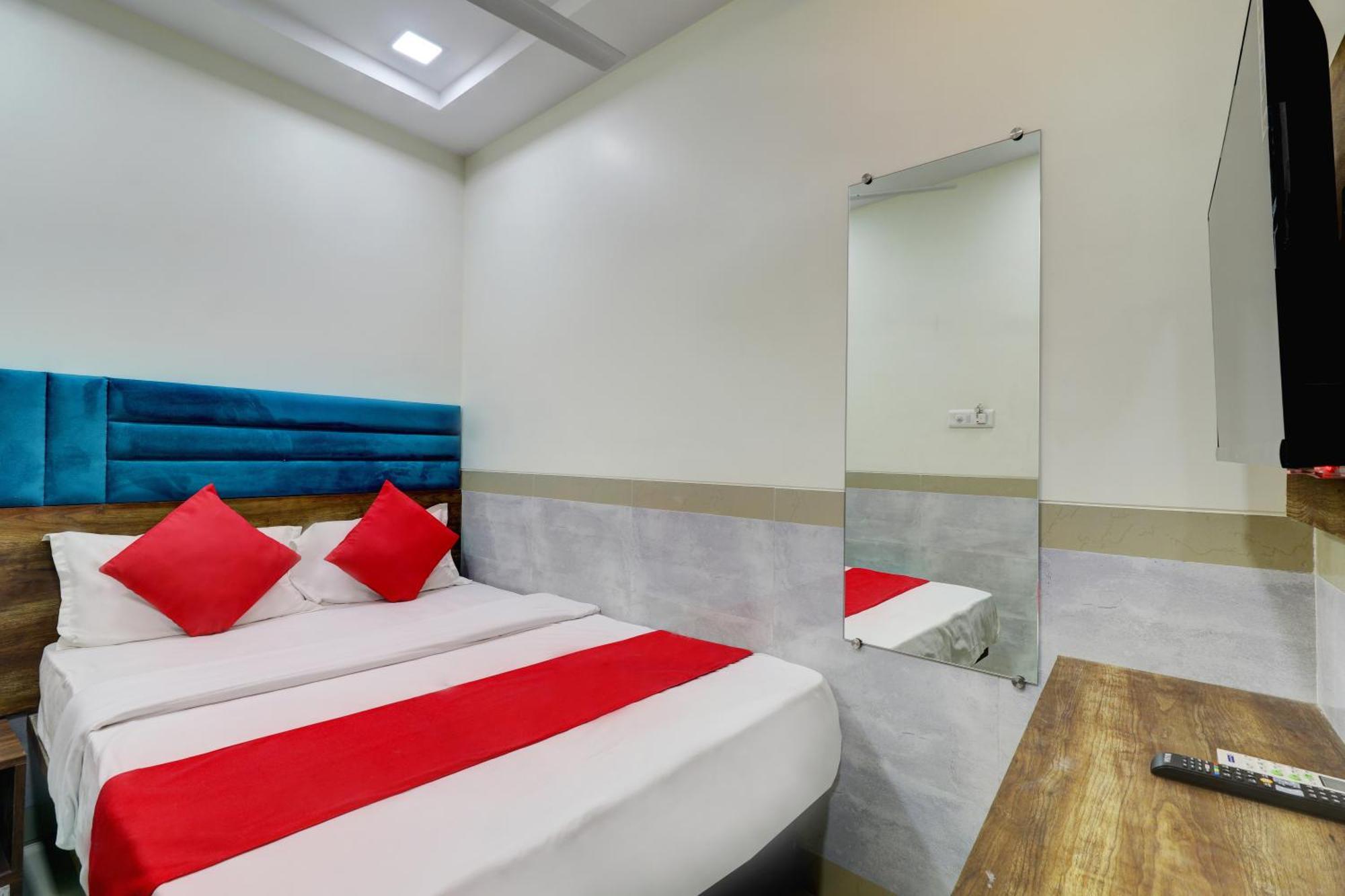 Hotel New Balaji Residency Мумбай Екстериор снимка