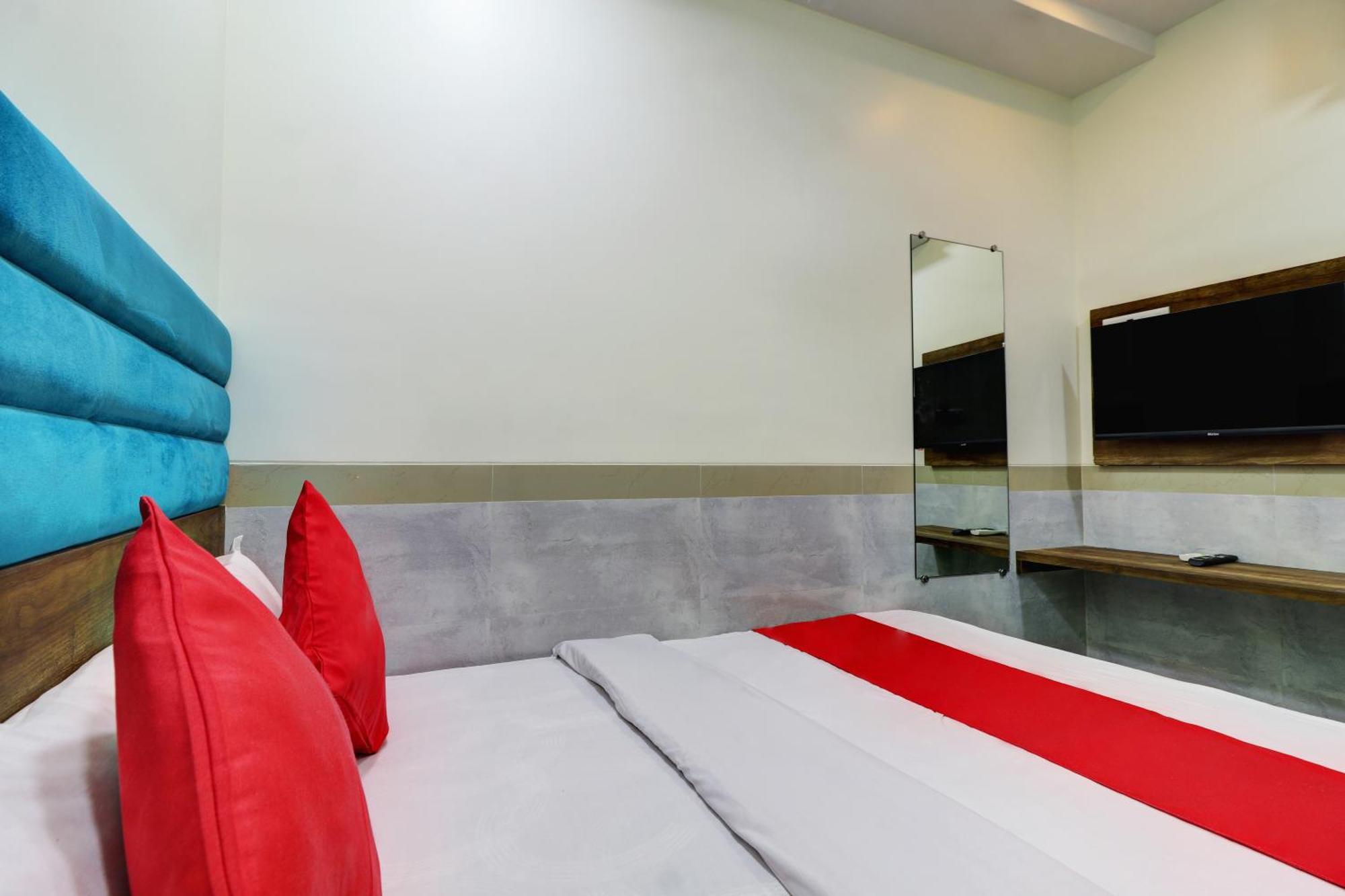 Hotel New Balaji Residency Мумбай Екстериор снимка